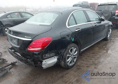 2015 Mercedes-Benz C 300 4Matic из США, поврежденный, VIN 55SWF4KB2FU015915